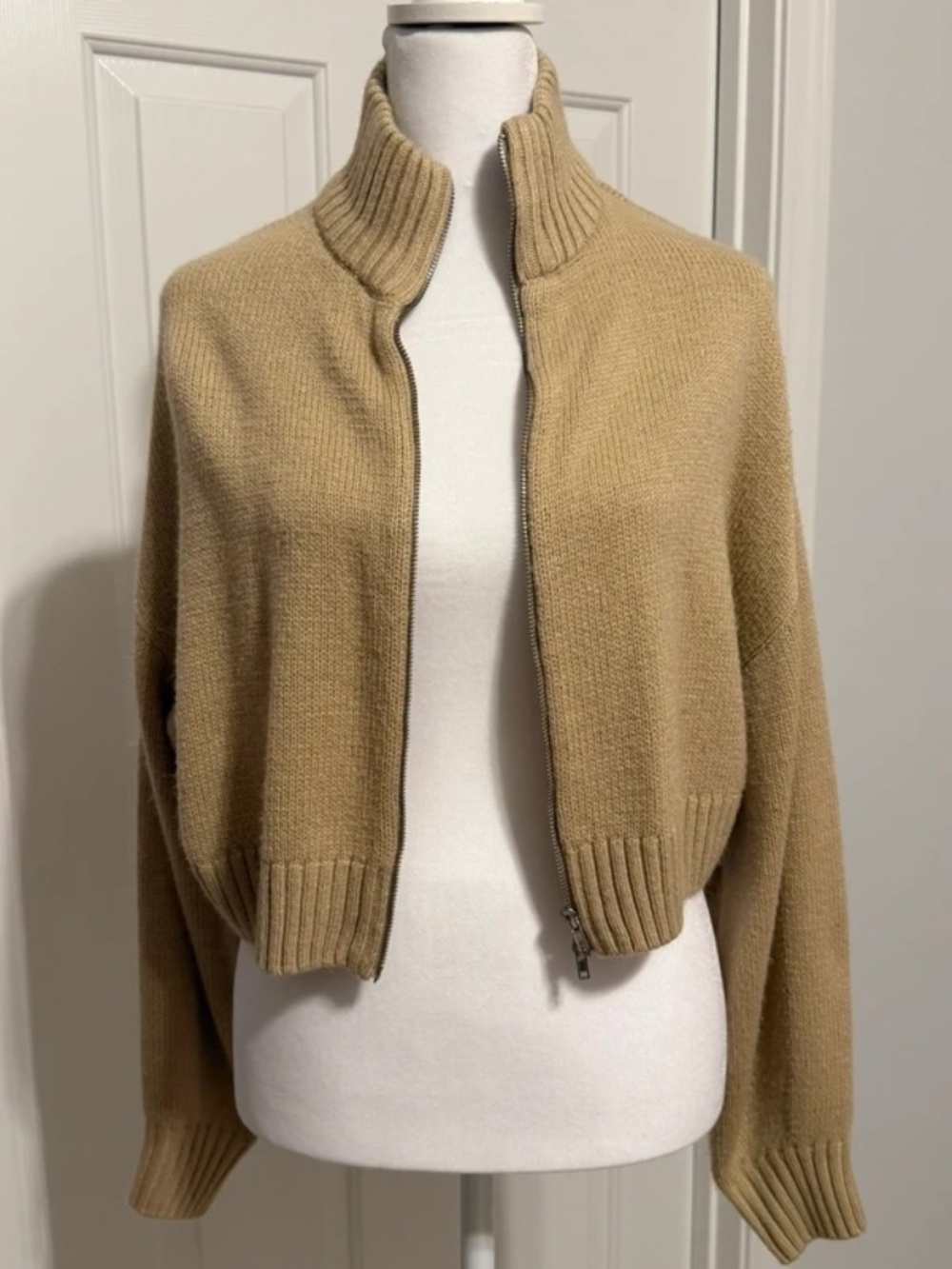 Divided H&M Camel Cropped Zip Up Knit Sweater Jacket Funnel Neck Size Small